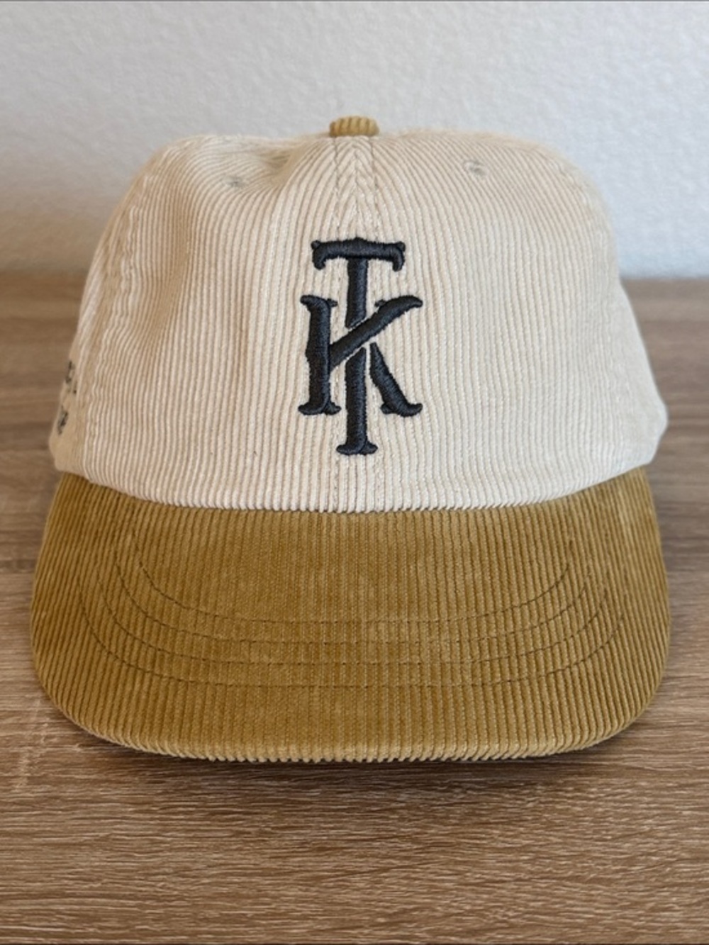 American Eagle Outfitters Corduroy Baseball Cap in Cream and Tan